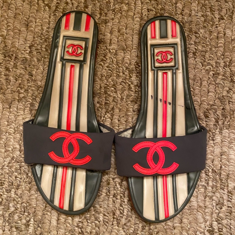 Chanel slides